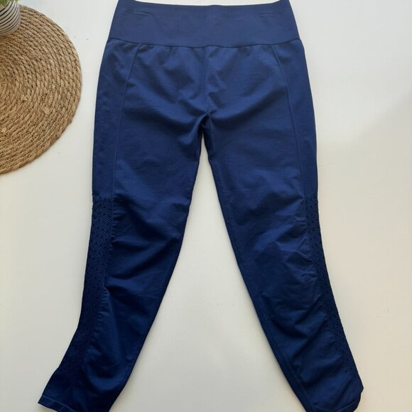 FABLETICS Sync High Waisted Perforated Leggings Size Large‎ - Picture 8 of 8